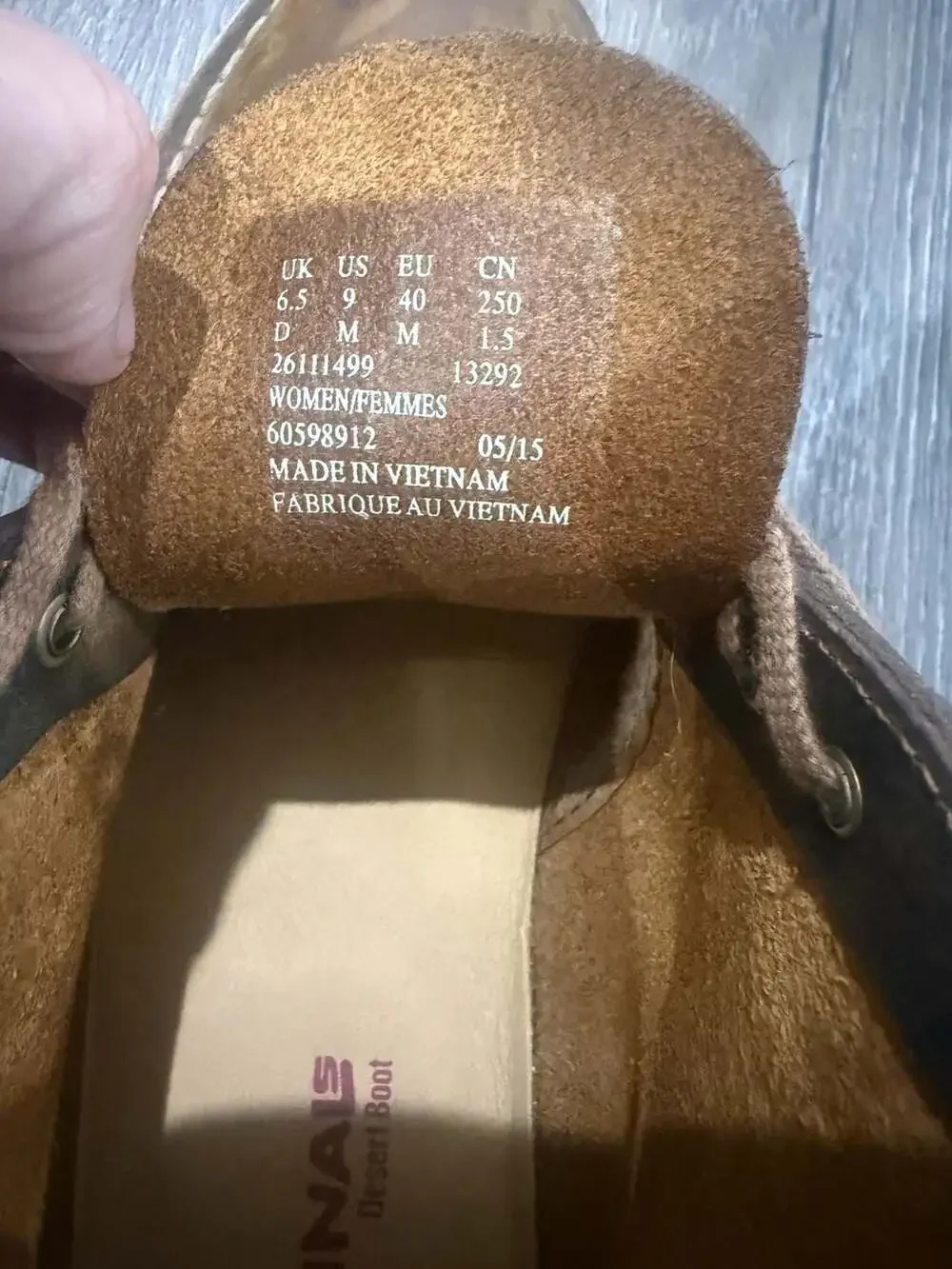 Clarks Originals Desert Boots Brown Distressed Leather Crepe Sole Women’s US 9